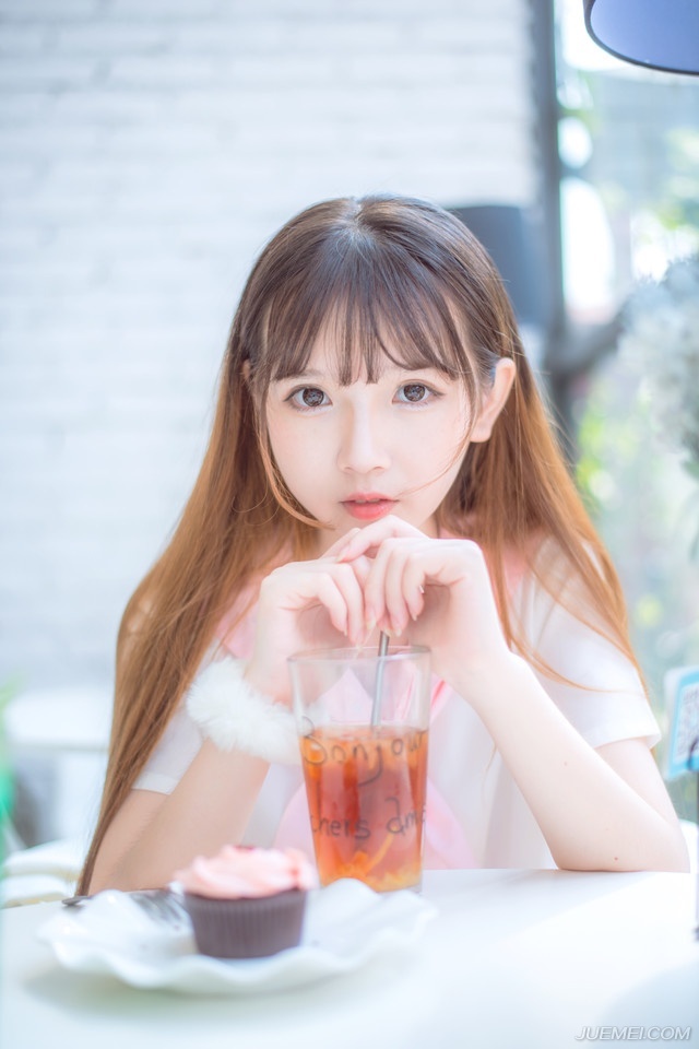 “莫要乱说，我之前开玩笑的。”魏延连忙道，虽然他很想打，但要事因为这个就让庞统去死，那他还是宁愿和平接受蜀中。